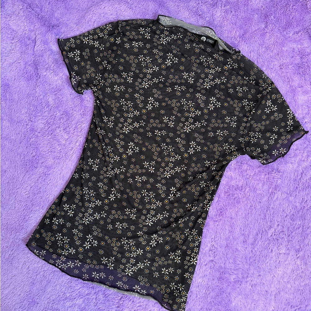 Lettuce trim mesh floral tee